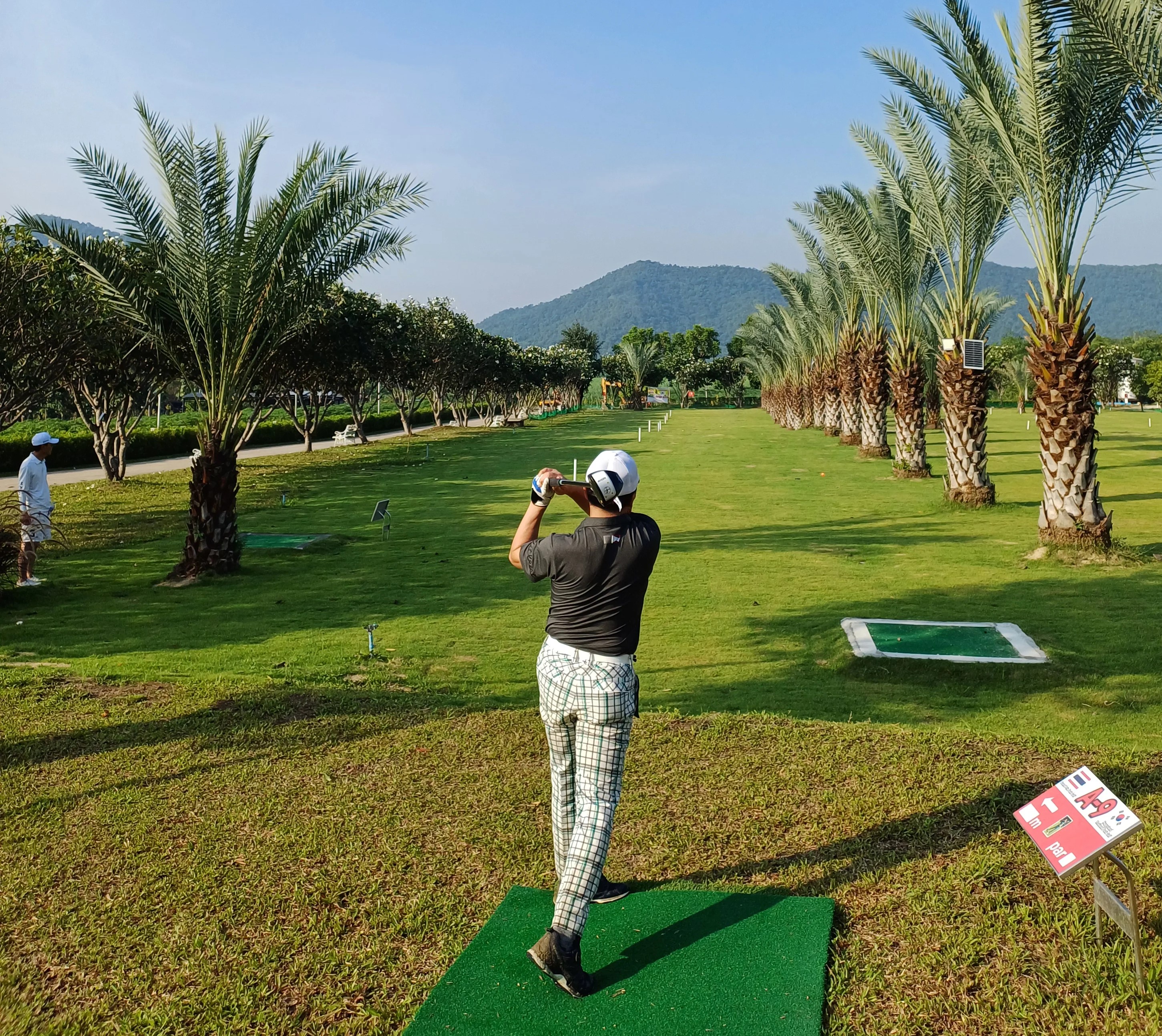 (ĭθ)  ũ   Honey Queen Park Golf Village (57)